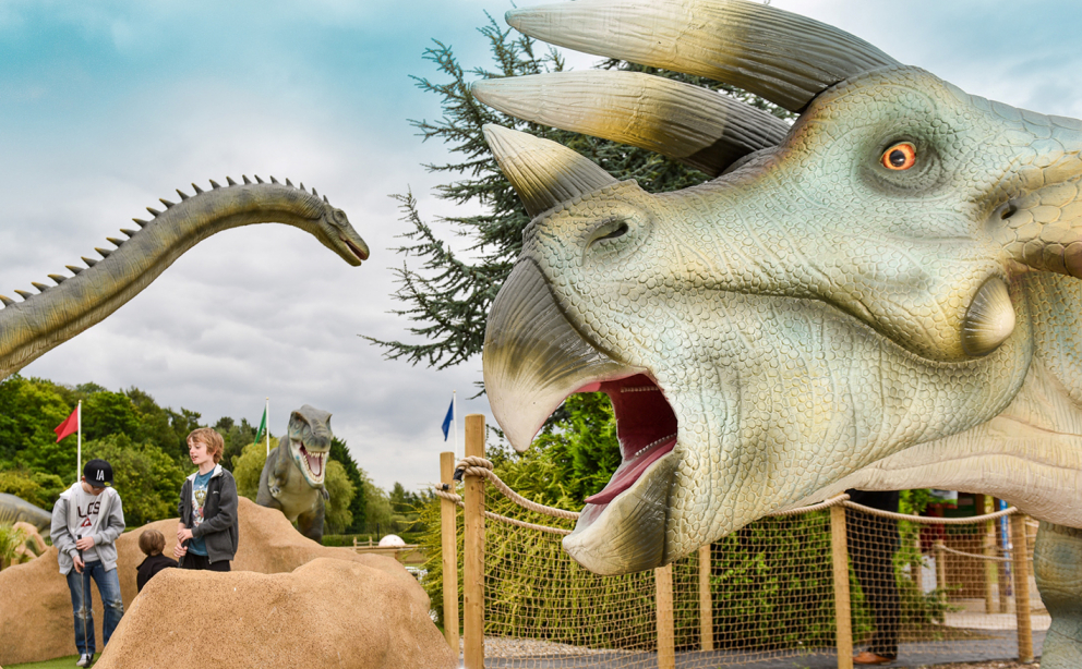 Dino golf